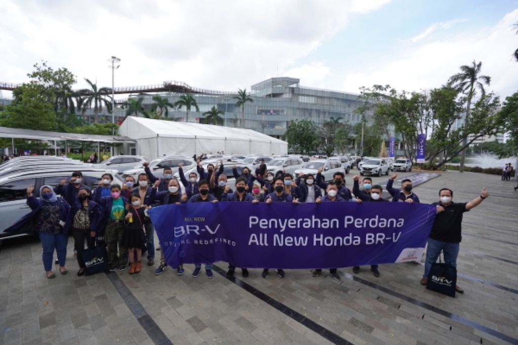 HPM Lakukan Penyerahan All New Honda BR-V Kepada Konsumen Pertama di Indonesia