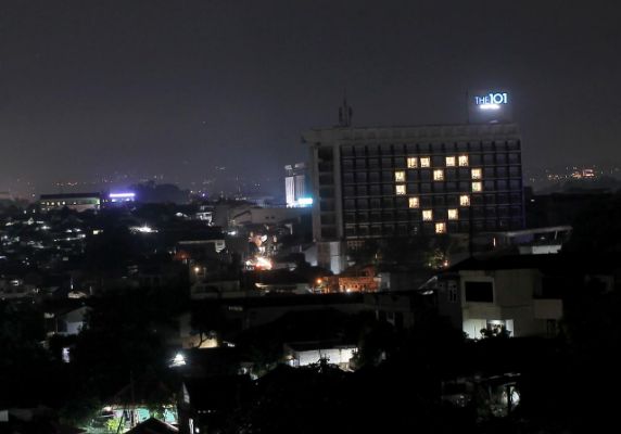 THE 1O1 Bogor Suryakancana Nyalakan Lampu Love sebagai Bentuk Aksi Solidaritas