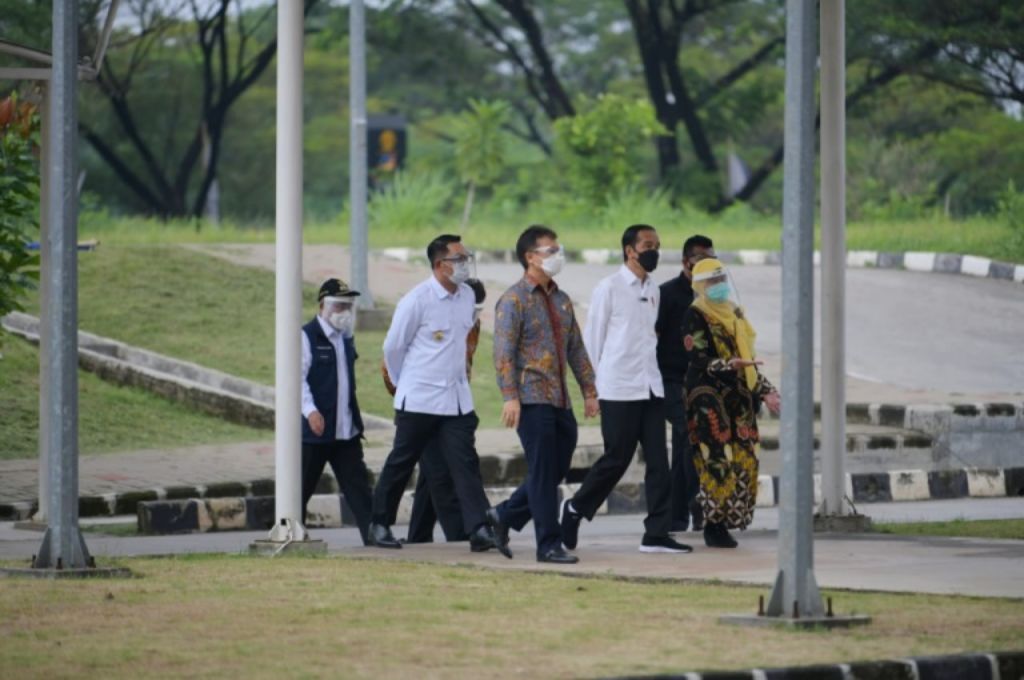 Ridwan Kamil Dampingi Presiden Jokowi Tinjau Vaksinasi Massal di RSUI Depok