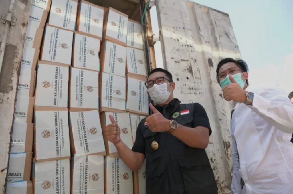 Ridwan Kamil Apresiasi Youtuber Doni Salmanan Berbagi 3.000 Paket Bansos