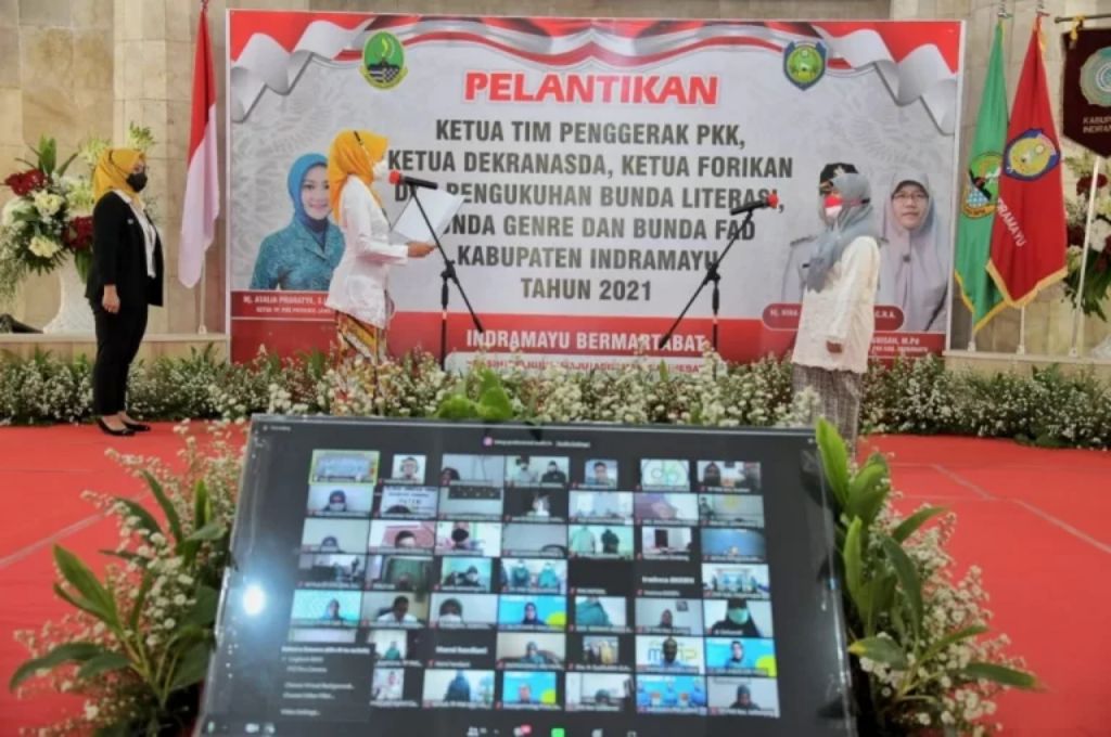 Atalia Ridwan Kamil Lantik Runisah sebagai Ketua TP-PKK Indramayu