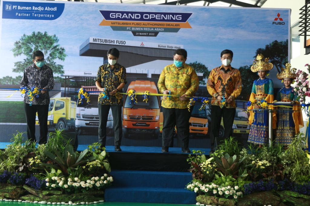 Mitsubishi Fuso Resmikan Diler dan Truck Center Baru di Lampung