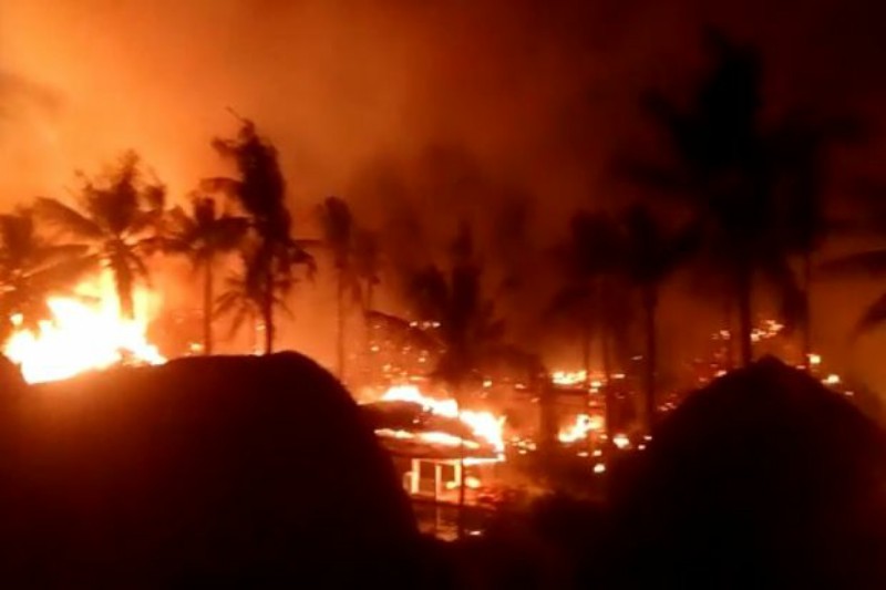 Kebakaran Hanguskan Puluhan Bangunan Villa di Lombok 