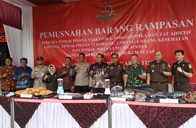 Kejari Jakarta Timur Gelar Pemusnahan Barang Bukti Tipidum  | jakartainsight.com