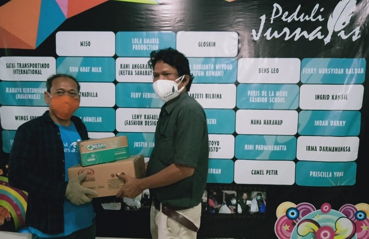 Galang Donasi, Gerakan Peduli Jurnalis Bagikan Ratusan Paket Sembako Jurnalis Terdampak Covid-19